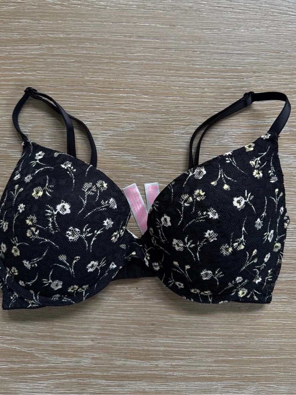 Victoria's Secret PINK women’s Wear Everywhere black Floral Lace Bra size 32D